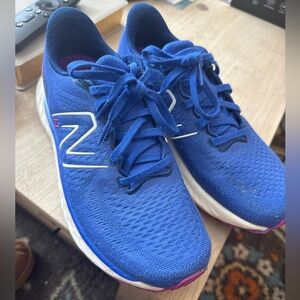 New Balance Women's Blue Fresh Foam EVOZ Running Shoes. Slight dirty (seen) 8.5.